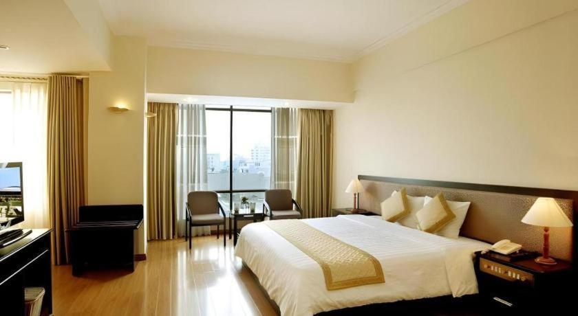 Bamboo Green Central Hotel Дананг Екстер'єр фото